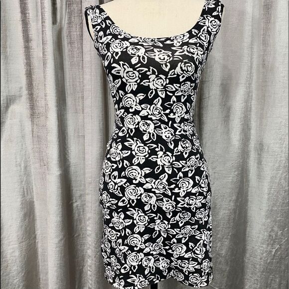 ⭐️ VINTAGE Bodycon Mini  Black White Roses - Picture 2 of 5